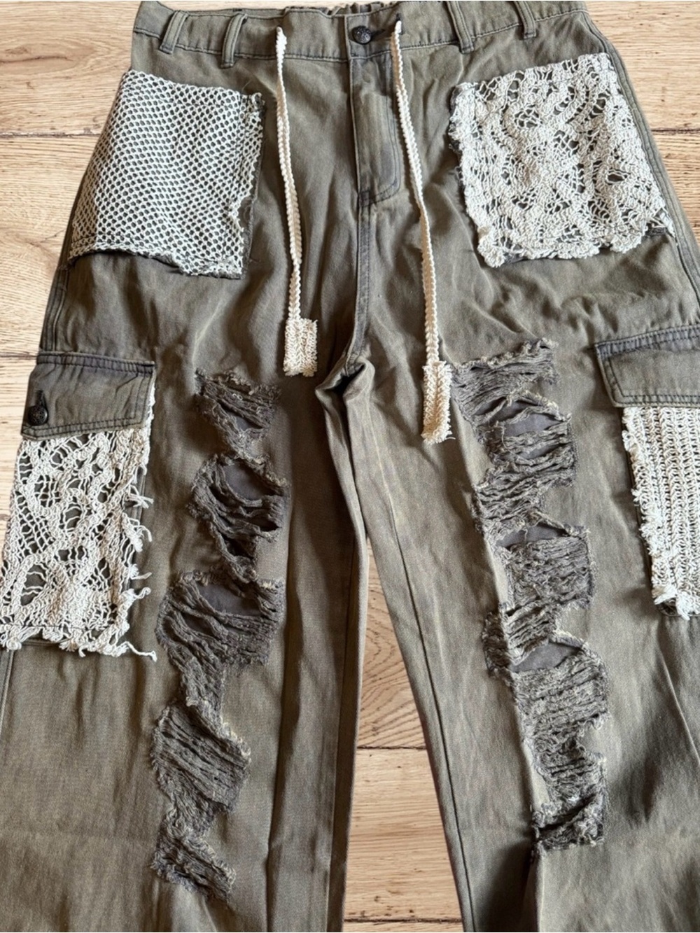 POL Women’s Vintage Wash Crochet Patchwork Distressed Jogger Cargo Pants Large - Picture 11 of 16